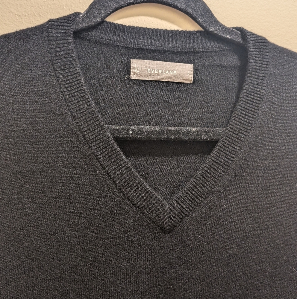 *Flawed* Everlane Men's Black V-Neck Long Sleeve 100% Cashmere Sweater- L - Picture 9 of 14